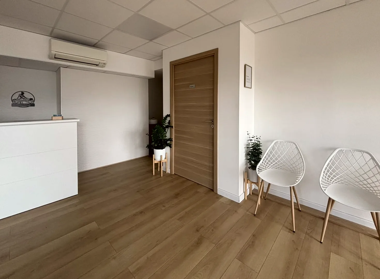 Comptoir d’accueil et salle d’attente